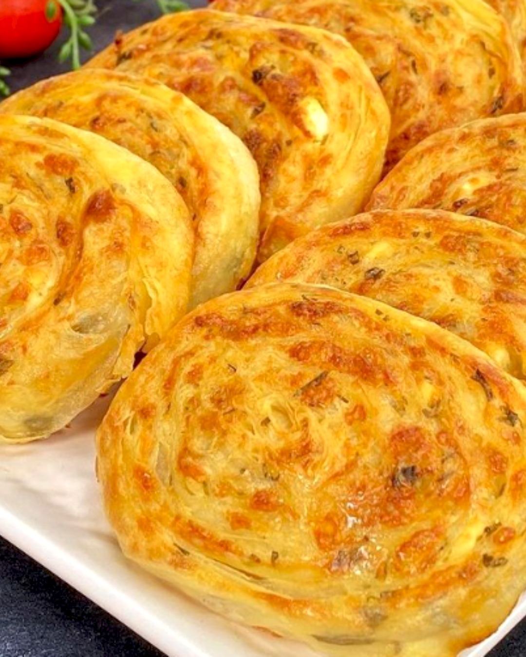 Puf Puf Kabaran Sodalı Dilim Börek Tarifi - 1