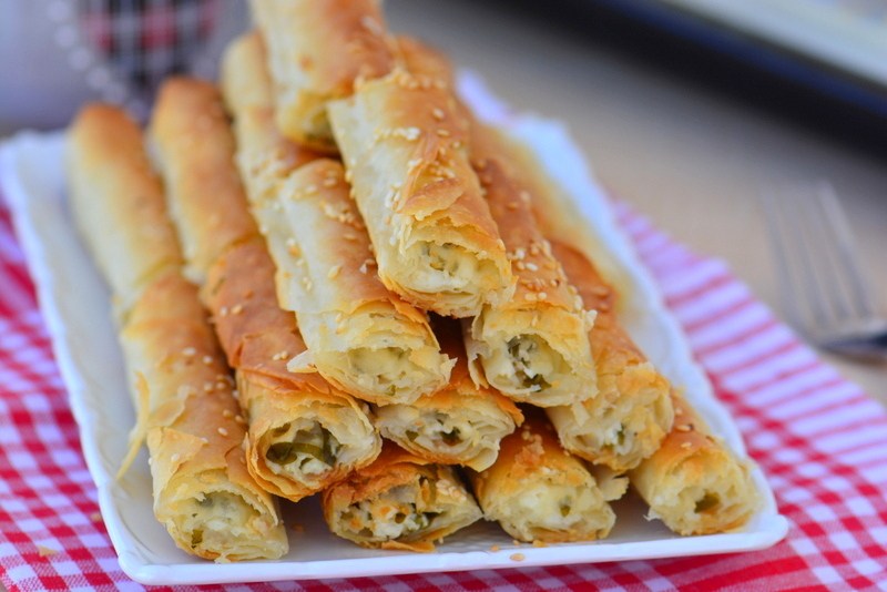 Peynirli Unlu Çıtır Börek Tarifi - 6