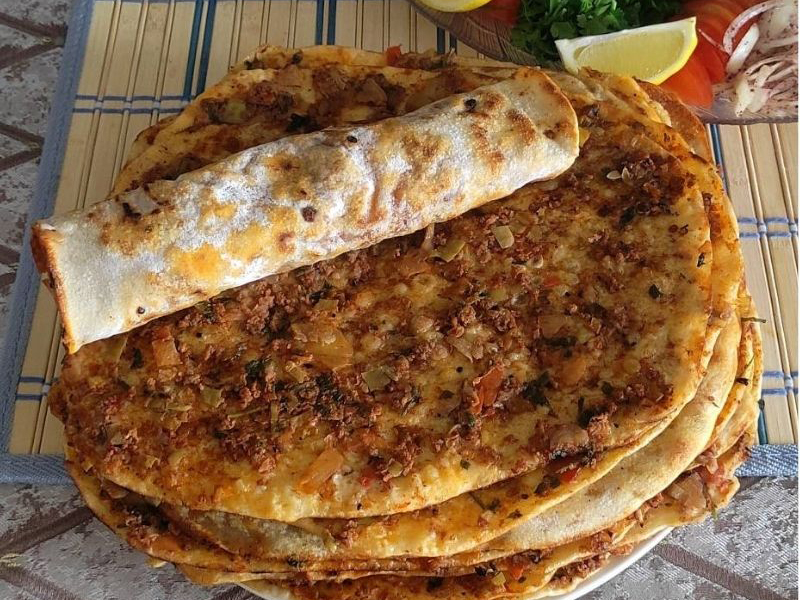 Ev Yapımı Tavada Lahmacun Tarifi - 2