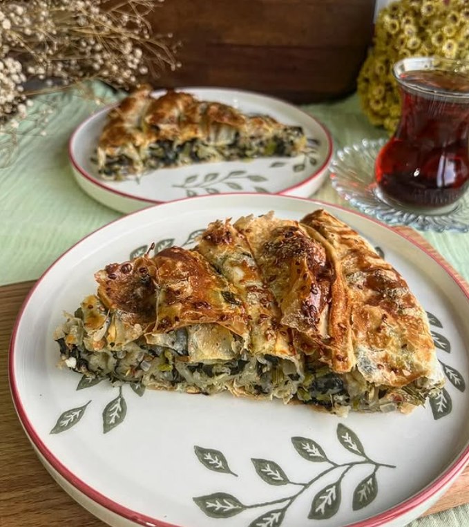 El Açması Nefis Ispanaklı Börek Tarifi - 1