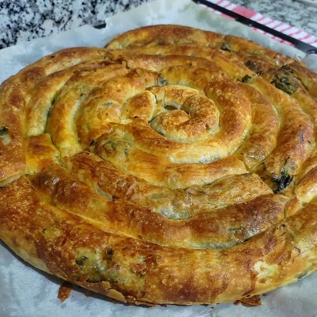 El Açması Ispanaklı Börek Tarifi - 1