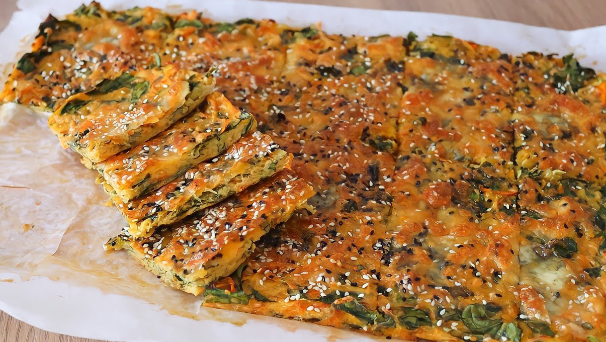 4 Kaşık Un İle Tam 1 Tepsi Pırasalı Börek Tarifi - 4