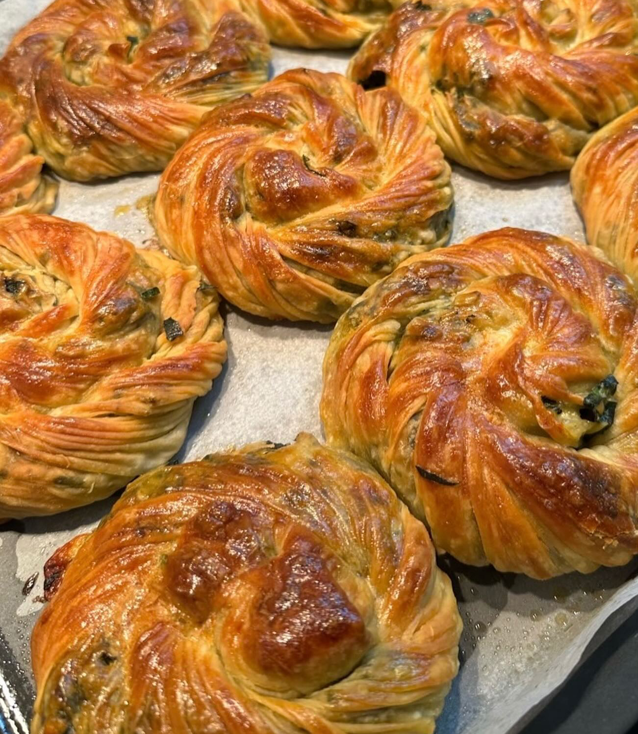 Annemin El Açması Ispanaklı Börek Tarifi - 3