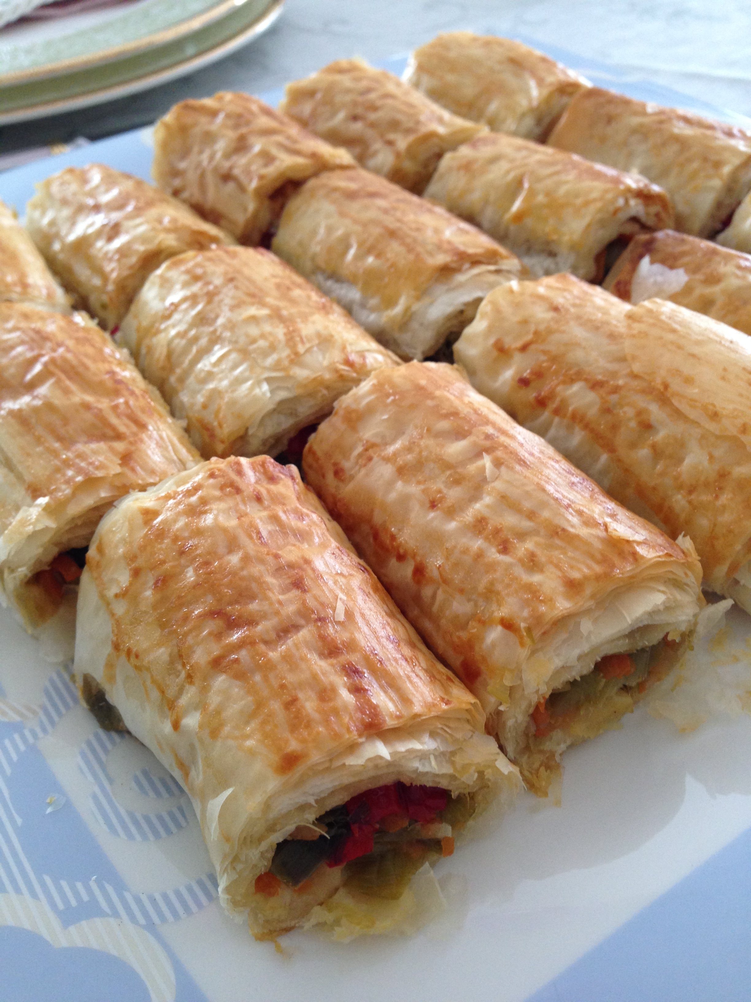 Baklava Yufkasından Kıymalı Çıtır Börek Tarifi - 7