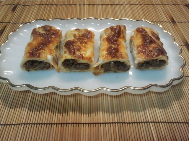 Beşamel Soslu Kıymalı Börek Tarifi - 4