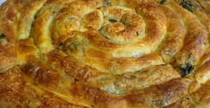 El Açması Ispanaklı Börek Tarifi