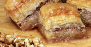 Baklava Yufkasından Cevizli Baklava	