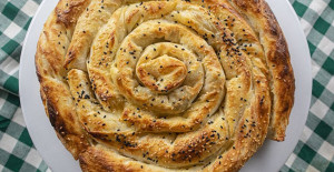 Annemin Pırasalı Börek Tarifi