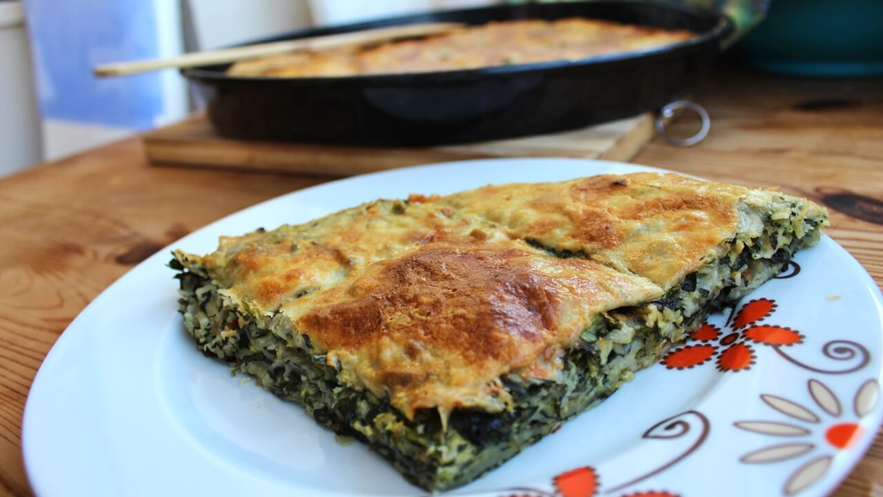 El Açması Ispanaklı Börek Tarifi - 5