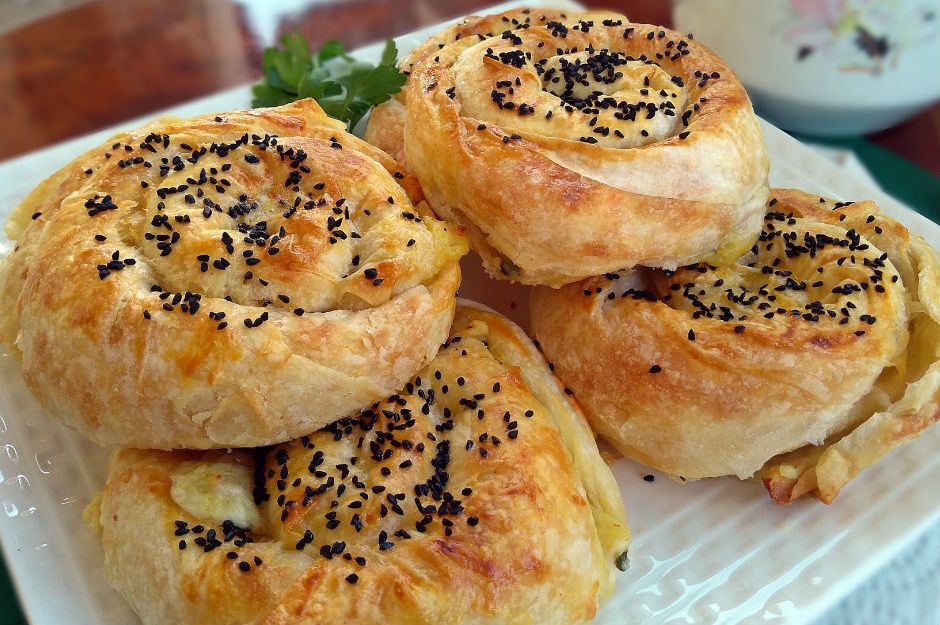 El Açması Peynirli Börek Tarifi - 7