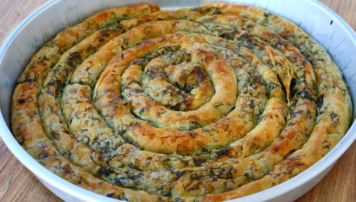 El Açması Ispanaklı Çıtır Çıtır Börek Tarifi - 3