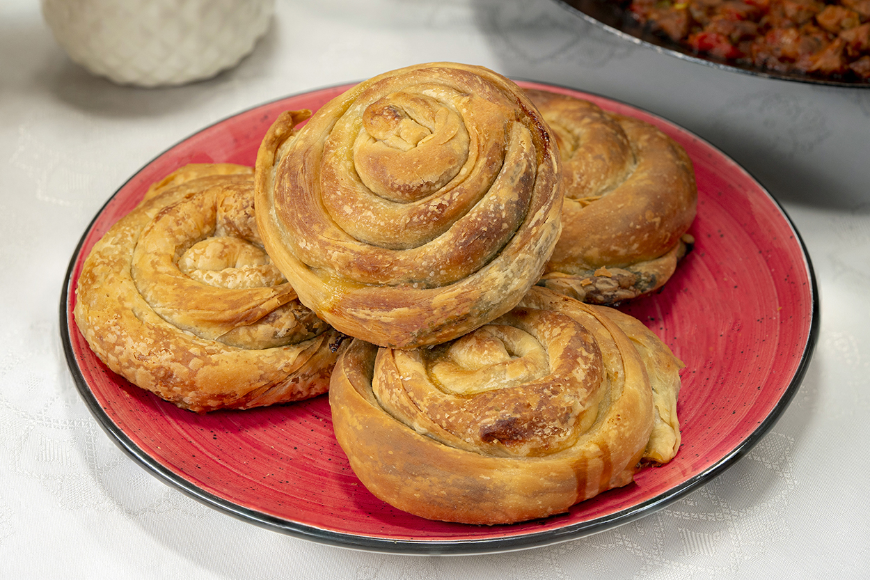 El Açması Ispanaklı Börek Tarifi - 4