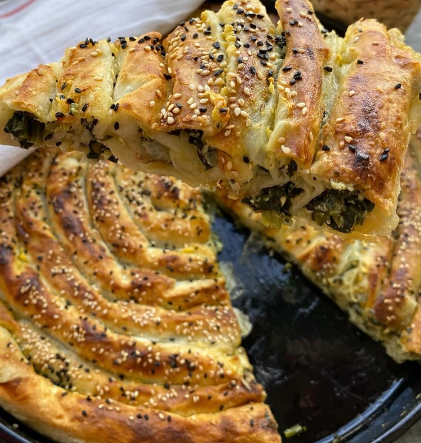 Su Böreği Kıvamında Ispanaklı Börek Tarifi - 2