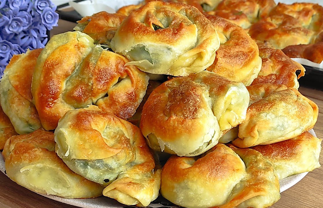 Kolay El Açması Ispanaklı Börek Tarifi - 3