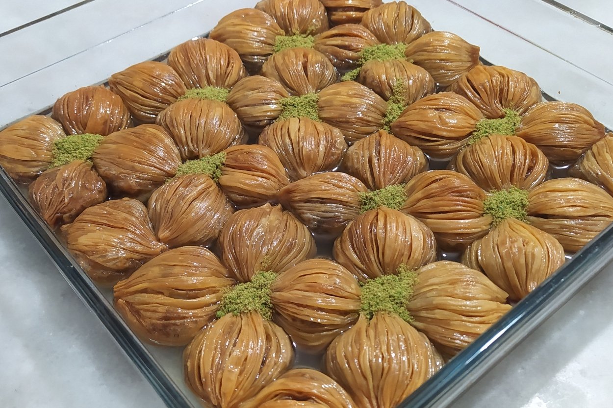 Kaymaklı Cevizli Midye Baklava Tarifi - 3