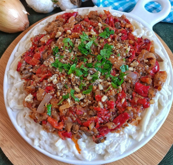 Erişteli Köz Patlıcan ve Kapya Biberli Salata Tarifi - 4