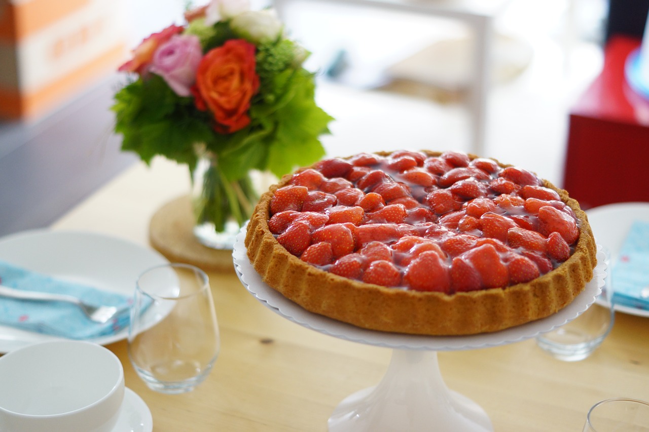 Kremalı Çilek Soslu Tart Tarifi - 5