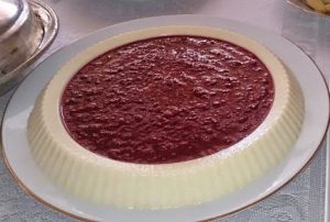 Kremalı Çilek Soslu Tart Tarifi - 2