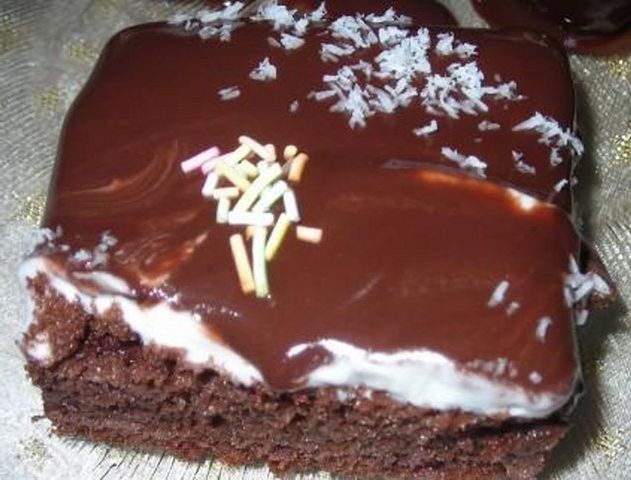 Kremalı Çikolata Soslu Kek Tarifi