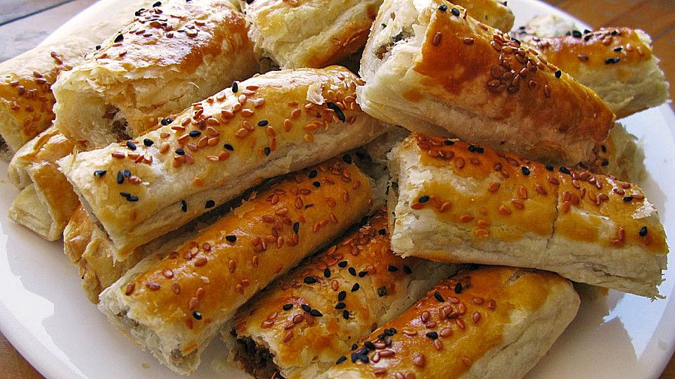 Nişastalı Kıymalı Börek Tarifi - 7