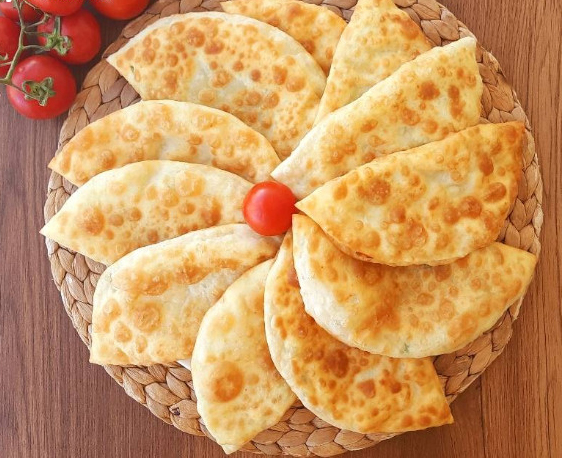 Sadece 1 Bardak Sütle Yağ Çekmeyen Puf Börek Tarifi - 3