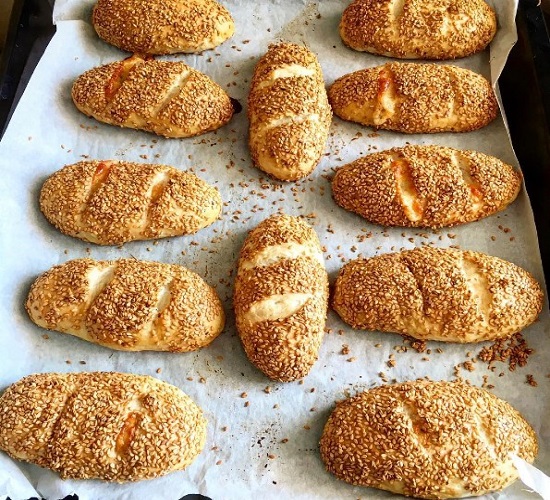 Salçalı Kaşarlı Simit Poğaça Tarifi - 2