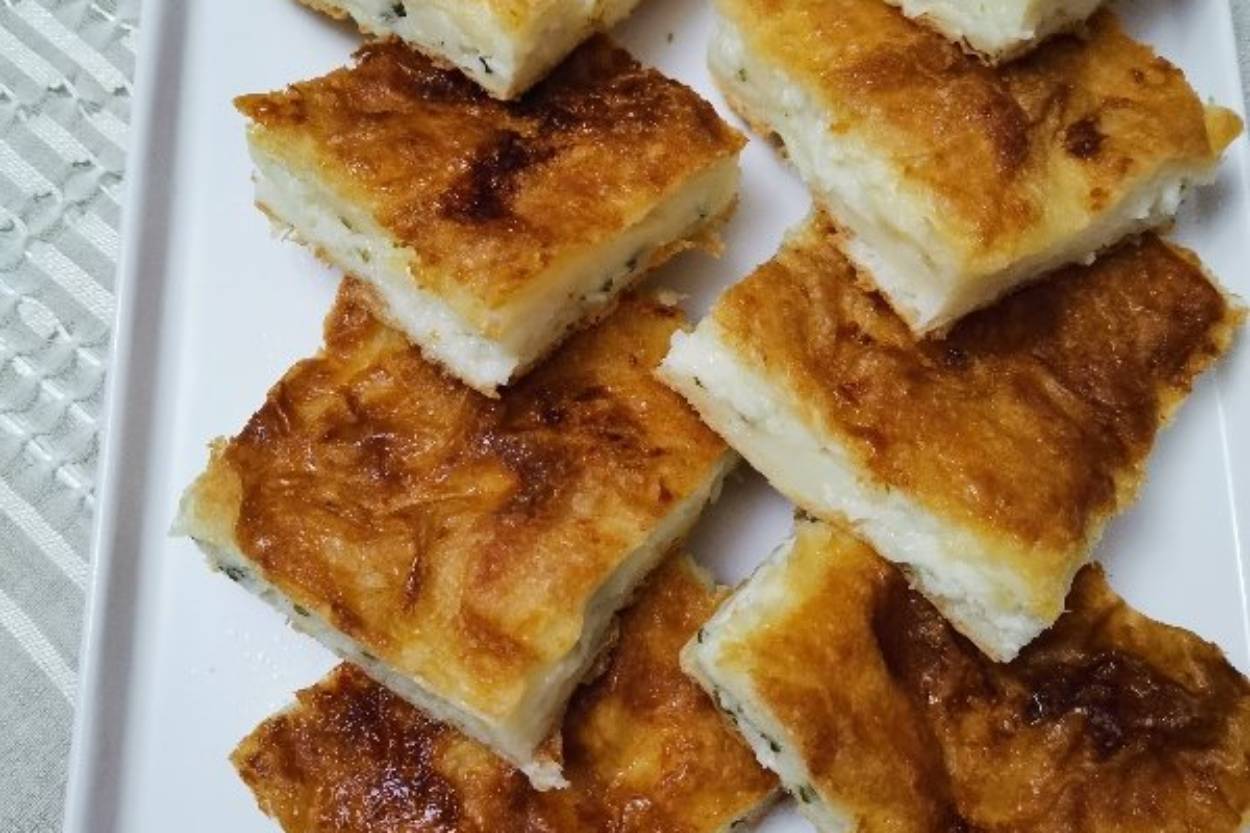 Su Böreği Tadında Sodalı Börek Tarifi - 3