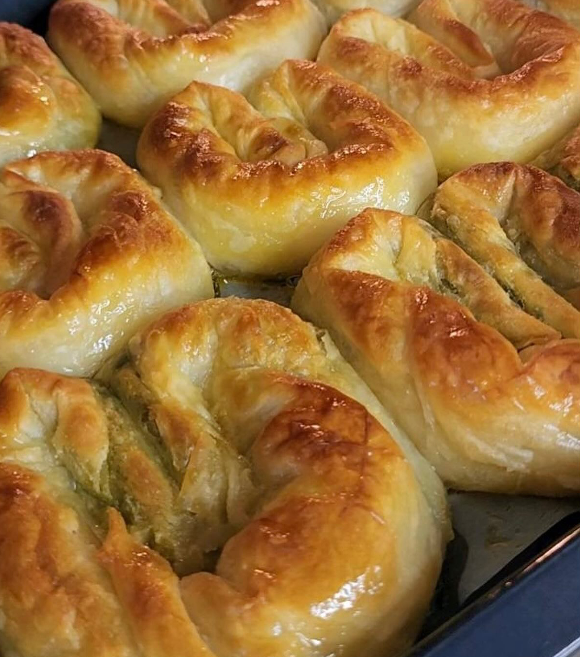 El Açması Lezzetinde Sodalı Ispanaklı Börek Tarifi - 3