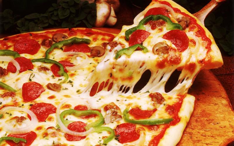 Tencerede Karışık Pizza Tarifi - 1