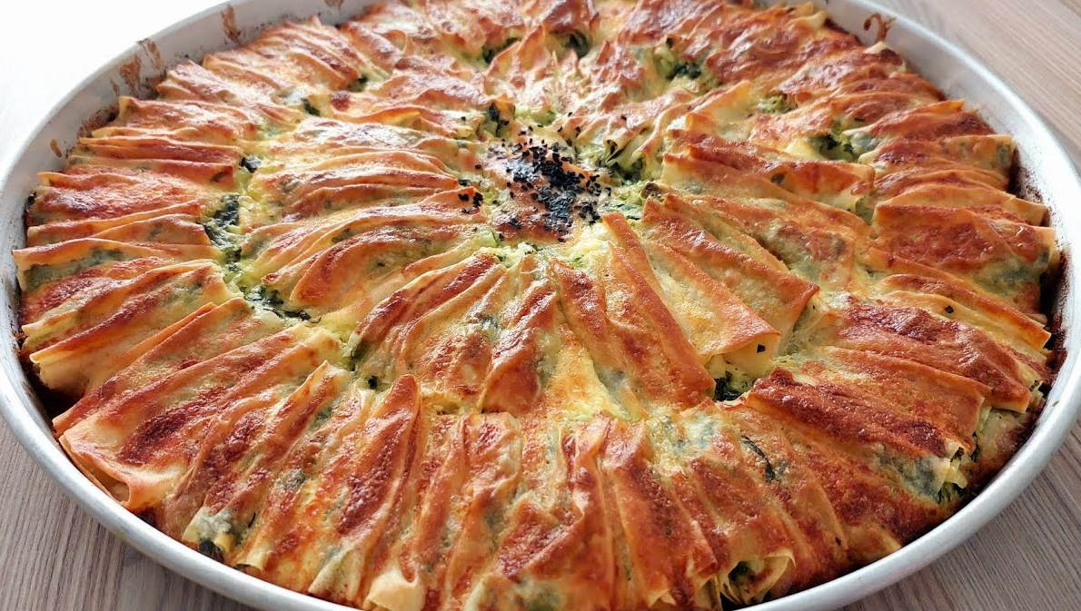 Ispanaklı El Açması Tepsi Kırma Börek Tarifi - 3